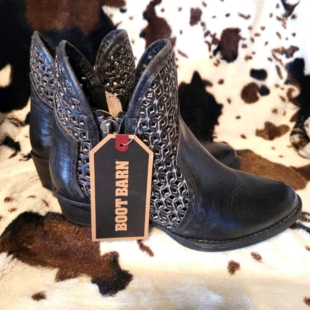 Corral Short Cutout Boots Size 7.5B
